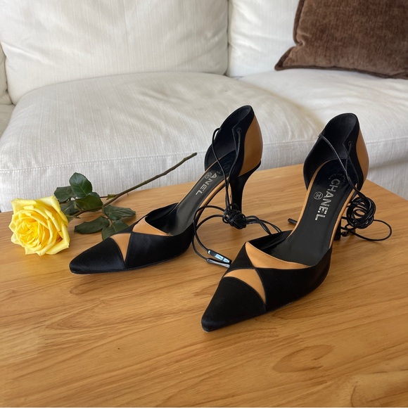CHANEL Shoes - Vintage Chanel Heels